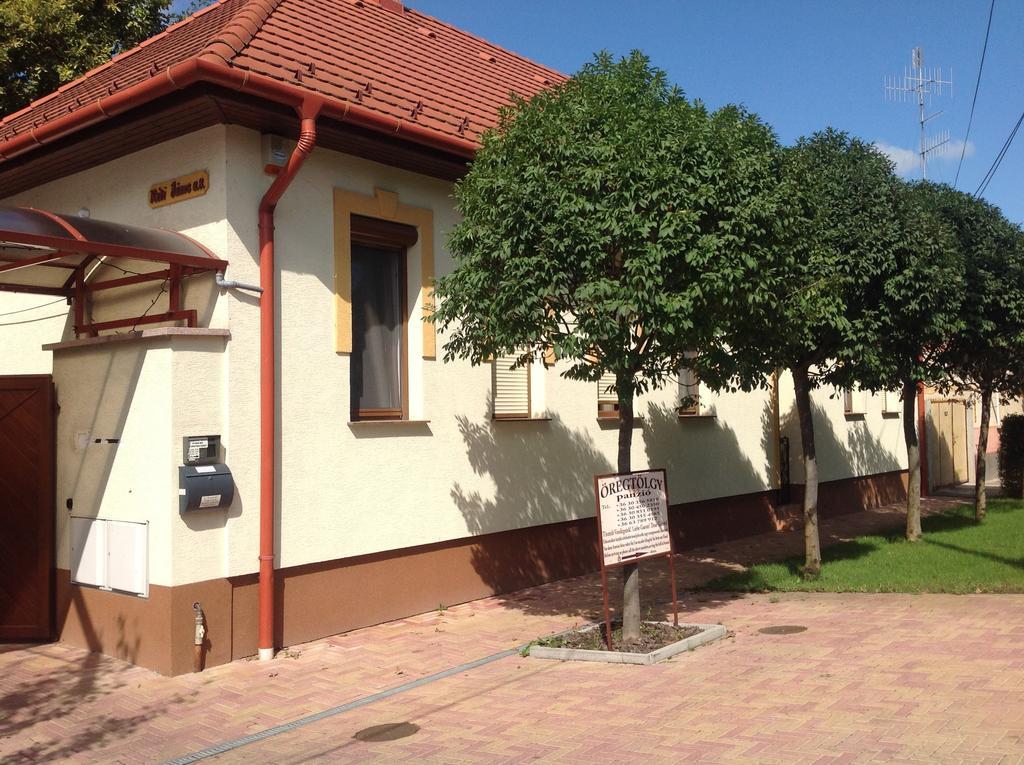 Oeregtoelgy Panzio Hotel Csongrád Exterior foto