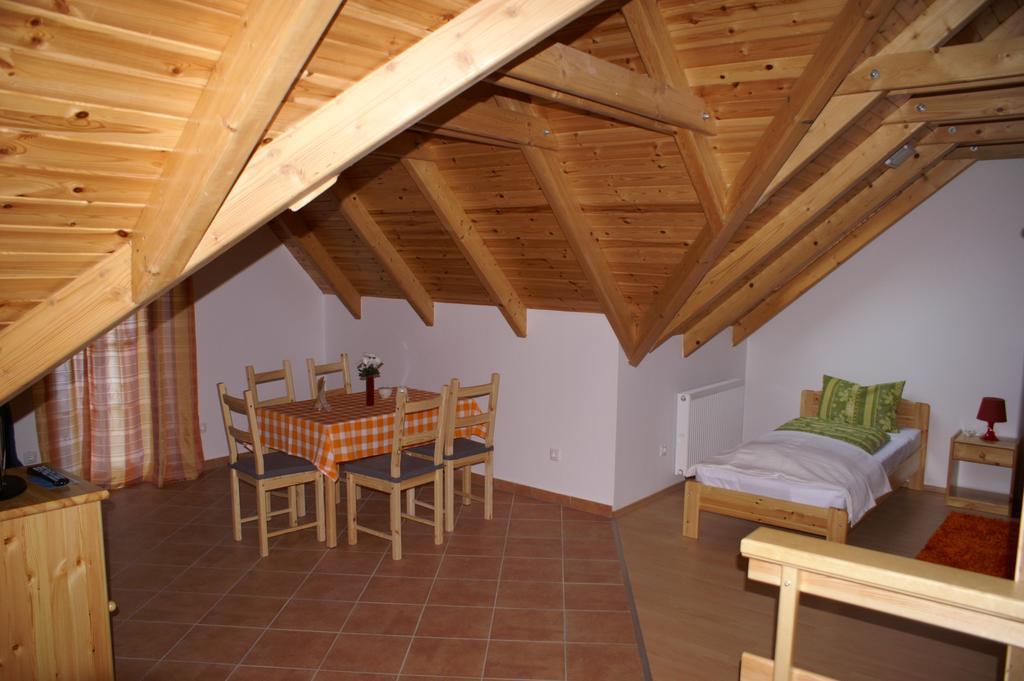 Oeregtoelgy Panzio Hotel Csongrád Quarto foto