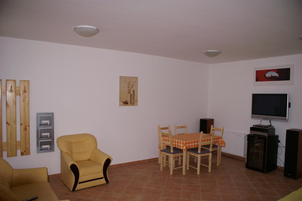 Oeregtoelgy Panzio Hotel Csongrád Quarto foto