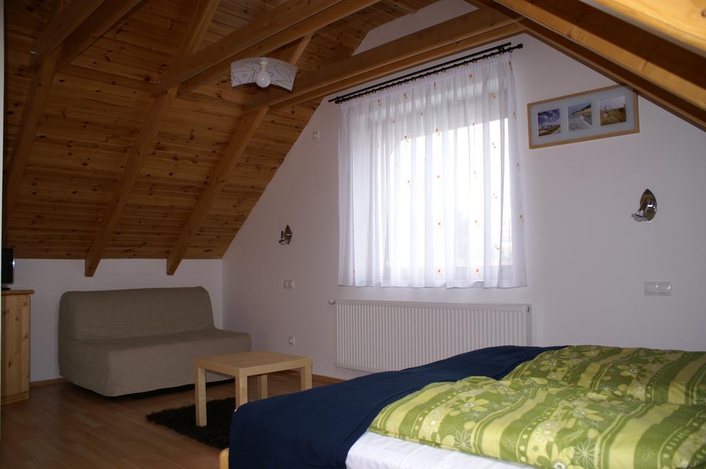 Oeregtoelgy Panzio Hotel Csongrád Quarto foto
